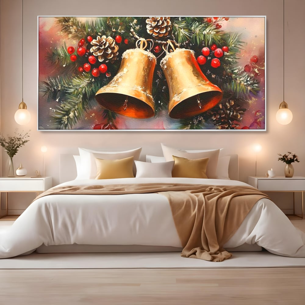 Tablou canvas cu tablou canvas cu clopotei aurii si conuri, in rama de aluminiu argintiu, pe perete intr-un dormitor